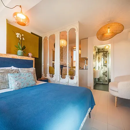 Regency Luxe Apartment